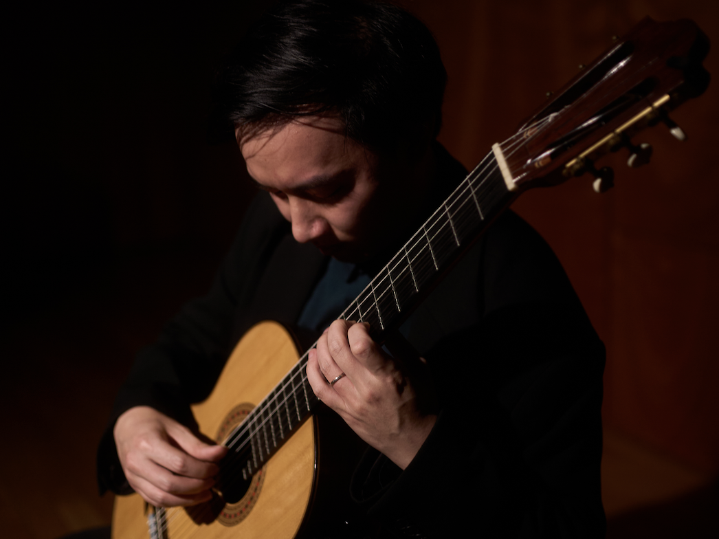 弹吉他照片横屏